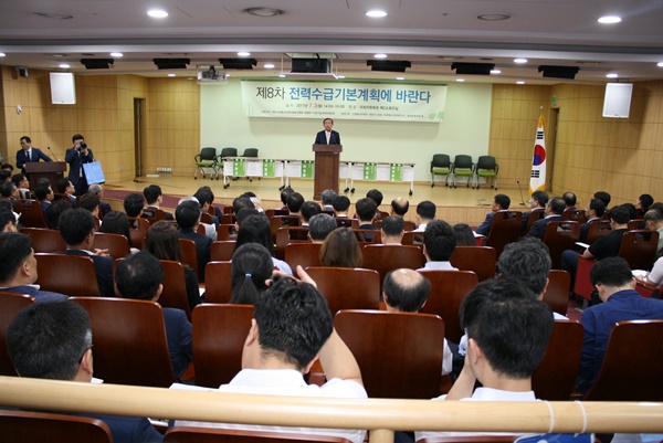 3일 국회의원회관에서 제8차 전력수급기본계획에 대한 원별 전문가들의 토론회가 개최됐다.[사진=Industry News]