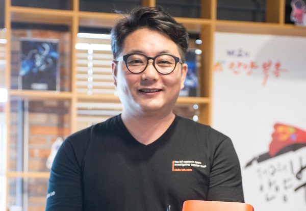 울랄라랩 강학주 대표는 "국내 대부분의 기업이 중소기업"이라면서 "중소기업의 스마트팩토리를 위한 솔루션 개발과 보급에 앞장서겠다"는 뜻을 밝혔다. [사진=울랄라랩]
