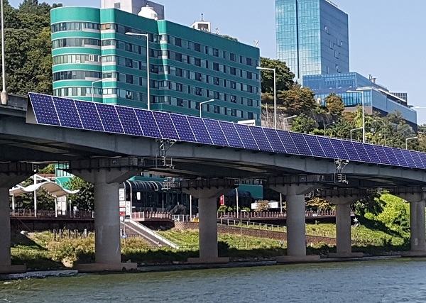 서울 강변북로 265.8km구간에 태양광발전 설비가 설치된다. [사진=서울특별시]
