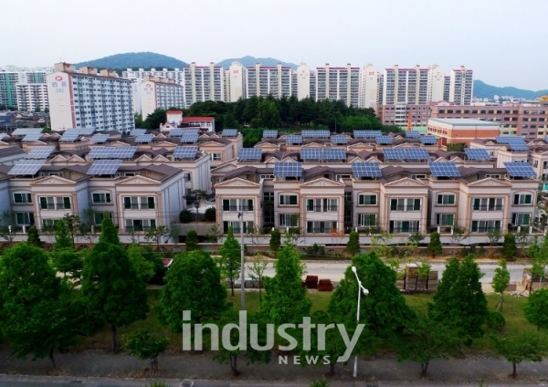 창원시는 3개 마을 110가구에 총 330kW 태양광을 보급한다고 밝혔다. [사진=창원시]