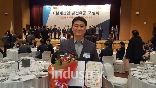 아이티공간 이영규 대표가 산업IoT 유공자로 국무총리 표창을 수상했다. [사진=아이티공간]