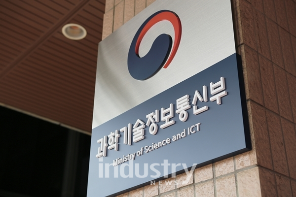 과기정통부와 중기부는 지난 4일 대전창조경제혁신센터에서 ‘창업활성화 협력을 위한 과기정통부-중기부 간담회’를 개최하고 양 부처 간 협력을 확대해 나가기로 했다. [사진=인더스트리뉴스]