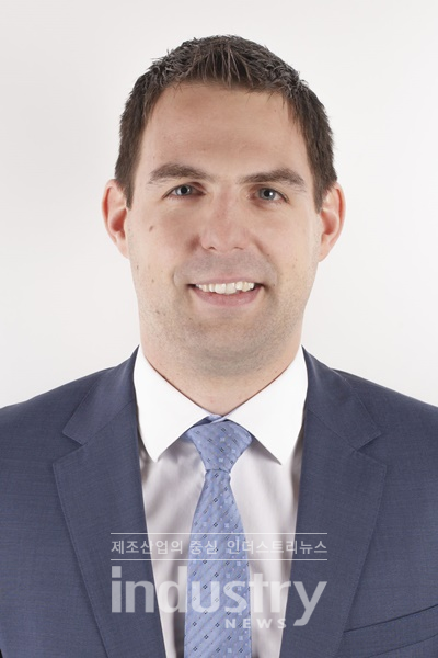 B&R Andreas Hager 제어시스템 제품부장은 “컨트롤러와 클라우드 사이에 SiteManager가 갖춰져 있으면 기계와 회사 네트워크 외부 애플리케이션 사이에 전송된 모든 데이터가 무단 접근과 사이버 공격으로부터 보호된다는 것을 보장할 수 있다”고 말한다.