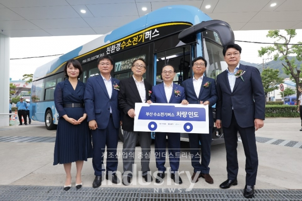 부산시가 2번째 수소충전소 준공식을 진행했다. [사진=부산시]