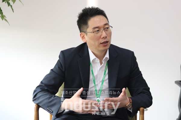 주성석 부문장은 현대에너지솔루션이 국내 최고 출력 및 효율을 갖춘 양면형 모듈 양산을 위해 적극적 시설투자를 진행하고 있다고 말했다. [사진=인더스트리뉴스]