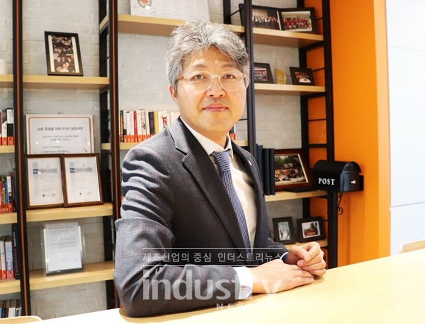 랍코리아의 이광순 대표는 ‘고객 지향’이라는 철학을 바탕으로 기술력 있는 태양광 케이블 제품을 공급하겠다고 말했다. [사진=인더스트리뉴스]