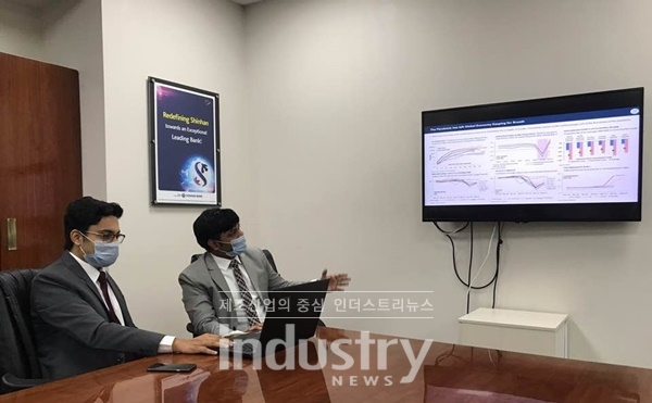 신한은행이 코로나19로 커지는 불확실성에 대응하기 위해 뭄바이증권거래소와 함께 환위험관리 위한 웹세미나를 개최했다. [사진=신한은행]