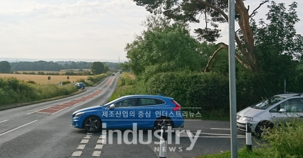 열화상 센서는 도로를 횡단하는 객체가 감지되면, 전자 도로 표지판에 신호를 전달해 충돌을 방지한다. [사진=플리어]