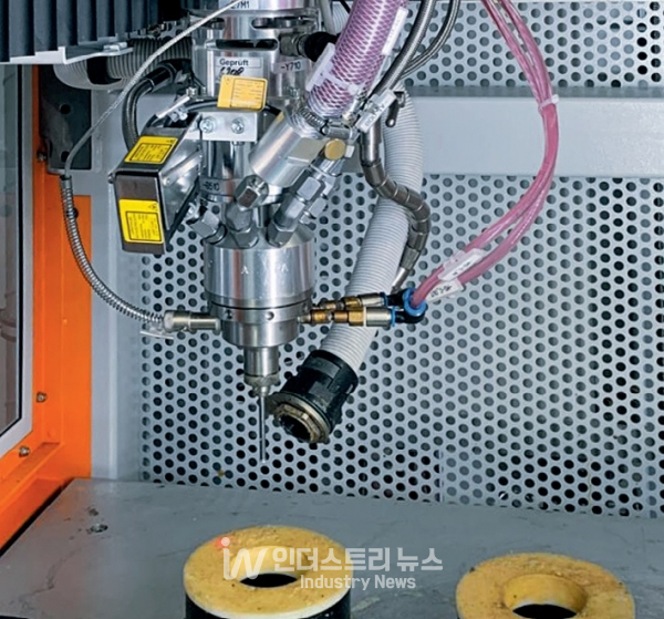 PL54 시리즈는 용접 스테인레스 하우징으로 구성된 견고하고 비용효율적인 솔루션이다. [사진=ifm]