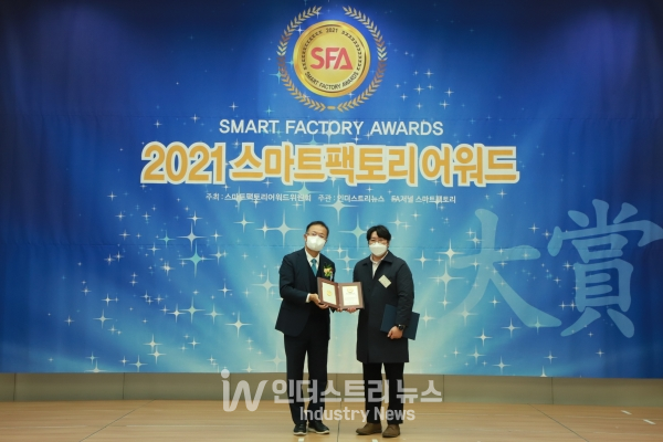 웨다가 ‘2021 스마트팩토리 어워드’ AI 검사장비 솔루션 부문 기술혁신 대상을 수상했다. [사진=인더스트리뉴스]