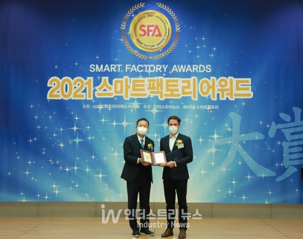 메트론이 ‘2021 스마트팩토리 어워드’ 에너지관리 솔루션 부문 기업혁신 대상을 수상했다. [사진=메트론]