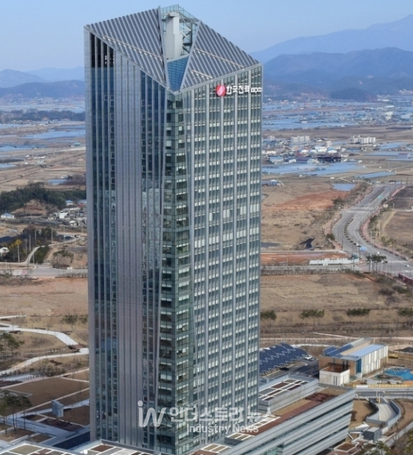 한전과 6개 발전공기업이 2050년까지 석탄발전을 전면 중단한다. [사진=한전]