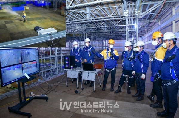 현대중공업그룹은 현대중공업에서 건조 중인 18만㎥급 LNG운반선에 독자 기술로 개발한 화재 감시시스템을 적용하고, 지난 11월 30일 시연회를 가졌다. [사진=현대중공업]