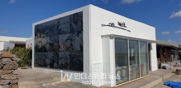 리스트벤처의  BIPV 기술이 적용된 MBC애브리원 방영예정 ‘마을愛가게’ 세트장 [사진=리스트벤처]