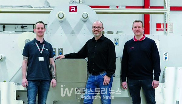 Refine Finishing, 엔지니어, Erik Behrend, 창립자이자 CTO, Bjarke Gerdes Nielsen, Beckhoff Denmark, 지원 엔지니어, Rasmus Jensen(왼쪽부터)이 성공적인 장기간의 협력 관계에 만족감을 표시하고 있다. [사진=백호프]