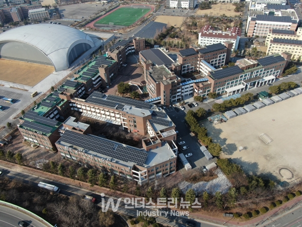 올해 2월 준공한 599㎾ 규모의 광주전자공고 태양광발전소 [사진=광주시]