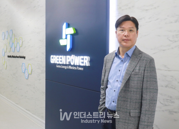 그린파워 조정구 대표는 “무선전력전송기술을 기반으로 12년간의 연구 끝에 정차 중 무선으로 충전하는 기술을 개발했다”고 말했다. [사진=인더스트리뉴스]