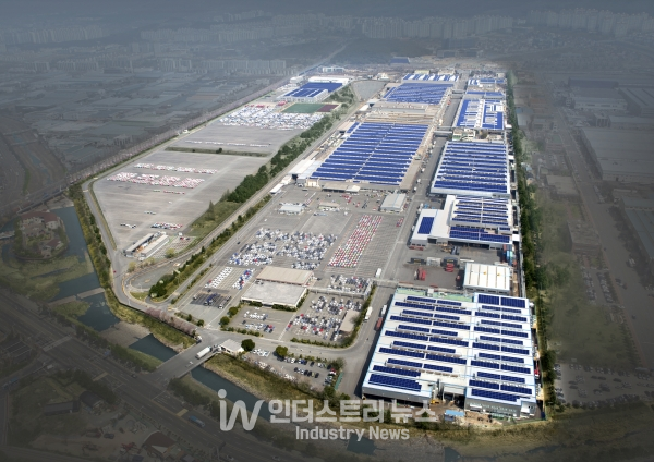 건축물과 주차장을 활용한 26MW 르노삼성태양광발전소 [사진=KC솔라&에너지]