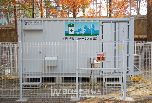 실증 중인 스마트 인버터 시스템 [사진=한국에너지기술연구원]