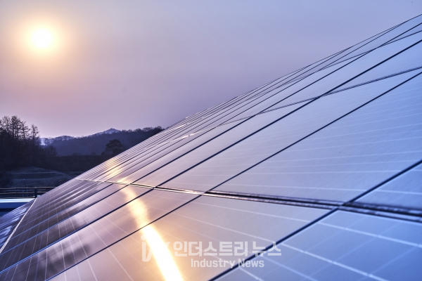 신성이엔지는 N타입, HJT(이종접합), 페로브스카이트 등 셀 효율을 높여 출력을 높이는 기술 개발에 집중한다는 방침이다. [사진=신성이엔지]