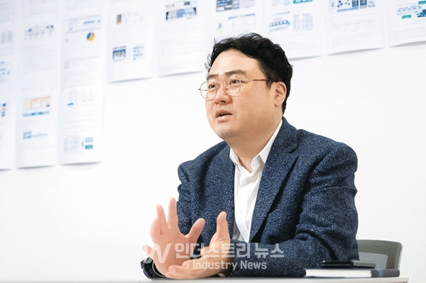인이지 최재식 대표는 “국내뿐 아니라 일본 등 국외 사업 확장에도 박차를 가하고 있다”면서, “지난해 도쿄 지사 설립 이후 일본에서의 프로젝트 수주 및 진행에 매진하 고 있으며 4월 개최된 세계 최대 규모의 산업 박람회 ‘하노버 메세 2024’ 참여 등을 통해 세계 시장 진출에도 매진할 계획”이라고 밝혔다. [사진=인이지]<br>