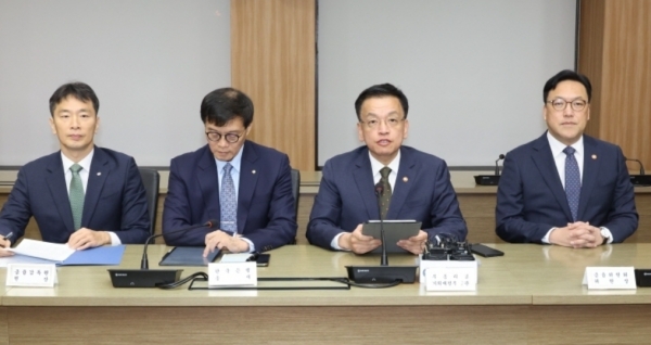 최상목 경제부총리가 8일 서울 영등포구 한국수출입은행에서 열린 거시경제금융회의에서 모두발언을 하고 있다 / 사진=연합뉴스