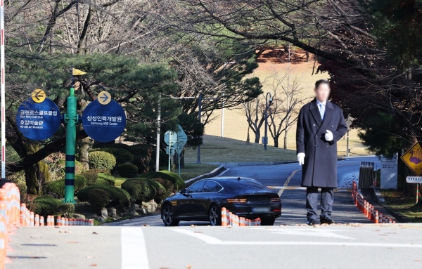 호암 이병철 삼성 창업회장의 36주기 추도식이 열린 지난해 11월 17일 경기도 용인 호암미술관 인근 선영에 차량이 오가고 있다. /사진=연합뉴스
