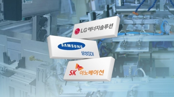 글로벌 전기차 캐즘(일시적 수요정체)에도 불구하고 K-배터리 3사(LG에너지솔루션·삼성SDI·SK온)의 올해 연구개발(R&D) 투자 비용이 3조원에 육박할 것으로 전망됐다./이미지=연합뉴스