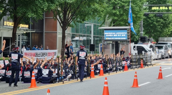 지난해 9월 MBK파트너스 본사 앞에서 열린 MBK 공개매수 반대집회에 참여한 고려아연 노조원들/ 사진 = 고려아연 노조