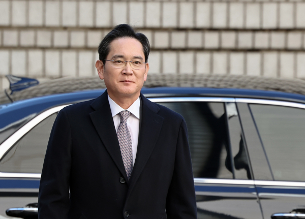 이재용 삼성전자 회장이 3일 오후 서초구 서울고법에서 열린 부당합병·회계부정 혐의 항소심 선고공판에 출석하고 있다/ 사진 = 연합뉴스