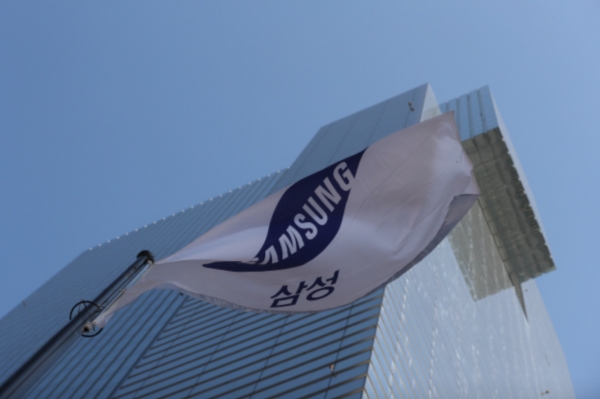 삼성전자 서초사옥 앞 깃발/ 사진 = 연합뉴스