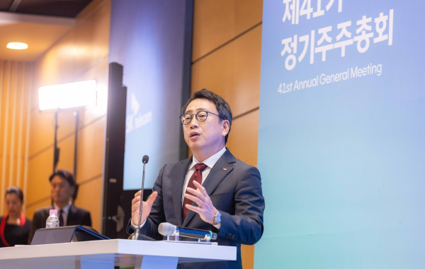 SK텔레콤은 26일 서울 을지로 본사 T타워에서 제41기 주주총회를 열고 ▲2024년 재무제표 승인 ▲정관 일부 변경의 건 ▲총 2명의 이사 선임 등의 안건을 원안대로 승인했다. 이날 주주총회에 참석한 유영상 CEO가 발언하고 있다./사진=SK텔레콤