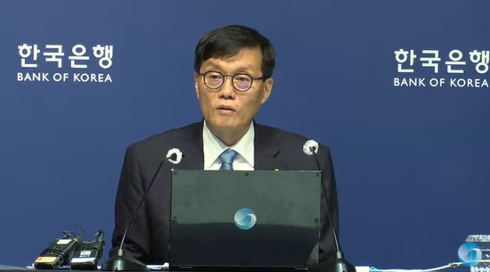 이창용 한국은행 총재가 17일 서울 중구 한국은행에서 열린 통화정책방향 기자간담회에서 발언하고 있다. / 사진 = 유튜브 라이브 현장 캡처