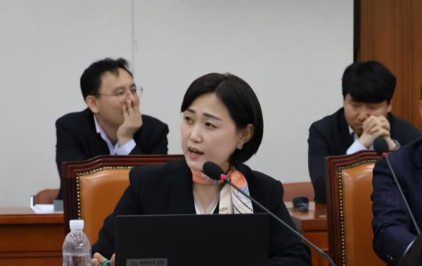 국회 교육위원회 전체회의에서 주요 교육현안에 대해 질의하고 있는 백승아 더불어민주당 의원. /사진=백승아 의원 페이스북