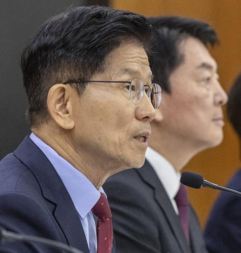 국민의힘 김문수 후보가 5월22일 서울 여의도 한국거래소에서 열린 중앙선거대책위원회 현장 회의에 참석해 주식시장 활성화를 위한 대책을 말하고 있다 / 사진= 연합뉴스