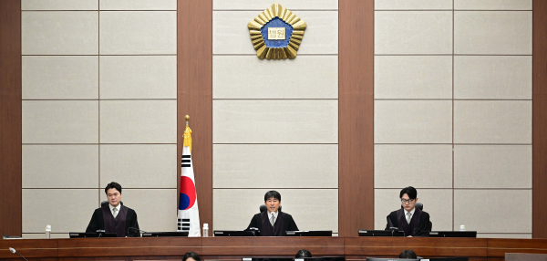 지귀연 부장판사가 21일 서울 서초구 서울중앙지법에서 열린 윤석열 전 대통령 내란 우두머리 혐의 형사재판 2차 공판에서 발언하고 있다. /사진=공동취재단원본프리뷰