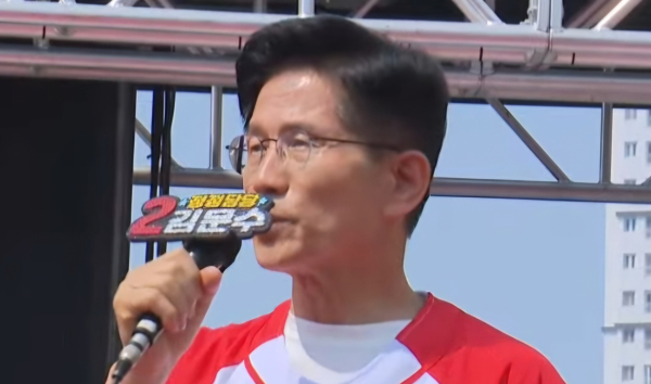김문수 국민의힘 대선 후보가 1일 경기도 수원컨벤션센터광장에서 광교 시민들에게 지지를 호소했다. /사진=김희선 기자