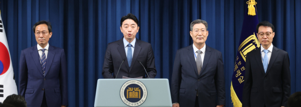 강훈식 대통령 비서실장이 8일 용산 대통령실에서 정무,홍보,민정 수석 인선을 발표하고 있다. 왼쪽부터 우상호 정무수석, 강 비서실장, 오광수 민정수석, 이규연 홍보소통수석. /사진=연합뉴스