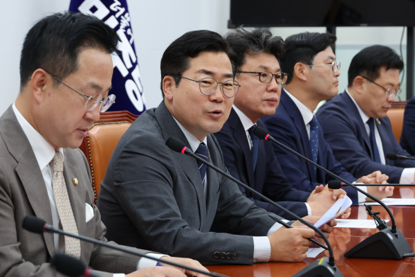 더불어민주당 박찬대 대표 직무대행 겸 원내대표가 10일 서울 여의도 국회에서 현 원내지도부의 마지막 원내대책회의를 주재하며 소회를 말하고 있다. /사진=연합뉴스