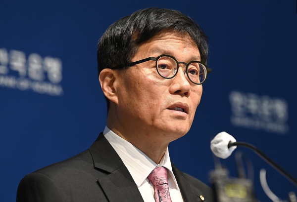 이창용 한국은행 총재는 12일 서울 중구 한국은행 본관에서 열린 창립 제75주년 기념식에서“구조개혁 없는 부양책은 장기적으로 더 큰 부작용을 초래할 수 있다”며 지나친 통화완화에 대한 경고 메시지를 보냈다 / 사진= 연합뉴스