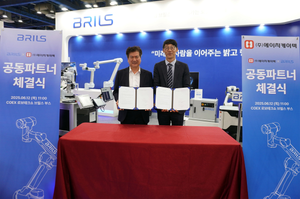 사진 왼쪽부터 에이치케이텍 이해준 대표, 브릴스 전진 대표 [사진=브릴스]