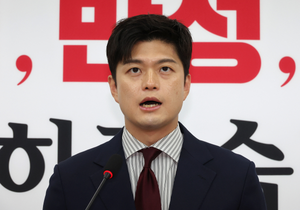 국민의힘 김용태 비상대책위원장이 13일 국회에서 수원지법 대북 송금 재판 관련 입장 발표를 하고 있다. /사진=연합뉴스
