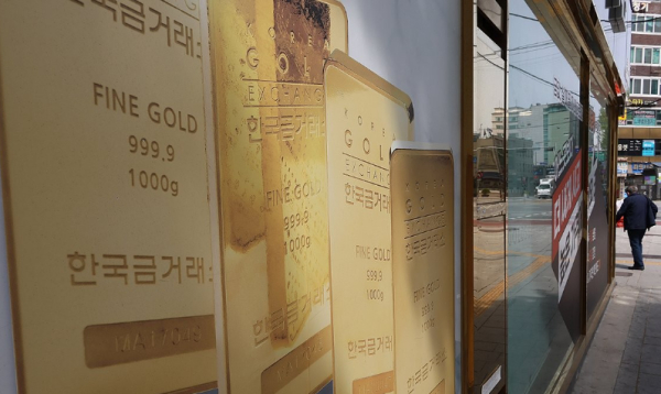 시중은행의 골드바 판매액이 올해 1~5월 동안 2258억 원으로 집계됐다. 이는 지난해 연간 판매액을 이미 크게 넘어선 수치다 / 사진= 연합뉴그