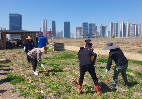 농촌진흥청과 (사)한국도시농업연구회는 오는 19일 전북 완주에 위치한 국립원예특작과학원에서 ‘중소도시 활성화를 위한 도시·치유농업 활용 방안’을 주제로 국제 심포지엄을 연다 / 사진=농진청