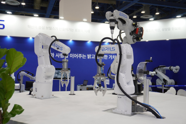 '2025 로보테크쇼’ 브릴스 부스 내 용접 로봇