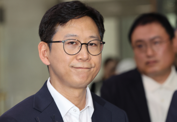 배경훈 과학기술정보통신부 장관 후보자가 24일 서울 종로구 광화문우체국에 마련된 인사청문회 준비 사무실로 출근하며 취재진의 질문에 답하고 있다. /사진=연합뉴스