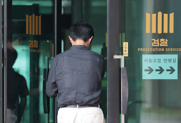 윤석열 전 대통령 측이 지하 주차장 출입 요구가 받아들여지지 않더라도 오는 28일 오전 조은석 내란 특별검사팀의 출석 요구에 응할 것이라고 밝힌 27일 서초구 서울고등검찰청 모습. /사진=연합뉴스