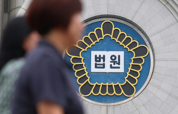 윤석열 전 대통령의 재구속 여부를 가를 내란특검 구속영장 심사가 9일 오후 2시 15분 서울중앙지법에서 열린다. 조은석 특별검사팀은 지난 6일 윤 전 대통령에 대한 두 차례의 조사를 마무리한 뒤 윤 전 대통령에 대한 구속영장을 청구했으며 특수공무집행방해, 대통령경호법 위반, 직권남용 권리행사방해, 허위공문서 작성 등의 혐의가 적용된 것으로 알려졌다. 사진은 7일 오후 서울 서초구 서울중앙지법 모습. /사진=연합뉴스