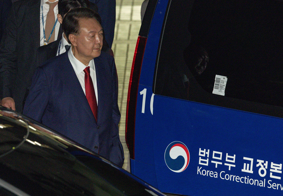 12·3 비상계엄과 관련해 특검의 수사를 받는 윤석열 전 대통령이 9일 서울 서초구 서울중앙지법에서 열린 구속 전 피의자 심문(영장실질심사)이 끝난 뒤 법원을 떠나고 있다. /사진=공동취재단