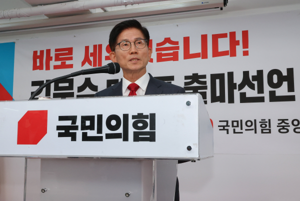국민의힘 김문수 전 대선후보가 20일 서울 여의도 당사에서 당 대표 출마선언을 위해 입장하고 있다. /사진=연합뉴스